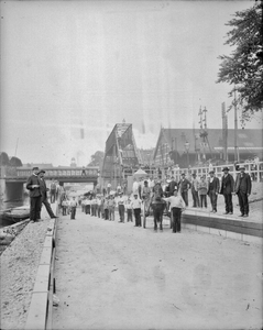 40538 Gezicht op de tunnel onder het spoor in de Leidseweg te Utrecht tijdens de werkzaamheden ter verbreding van de tunnel.